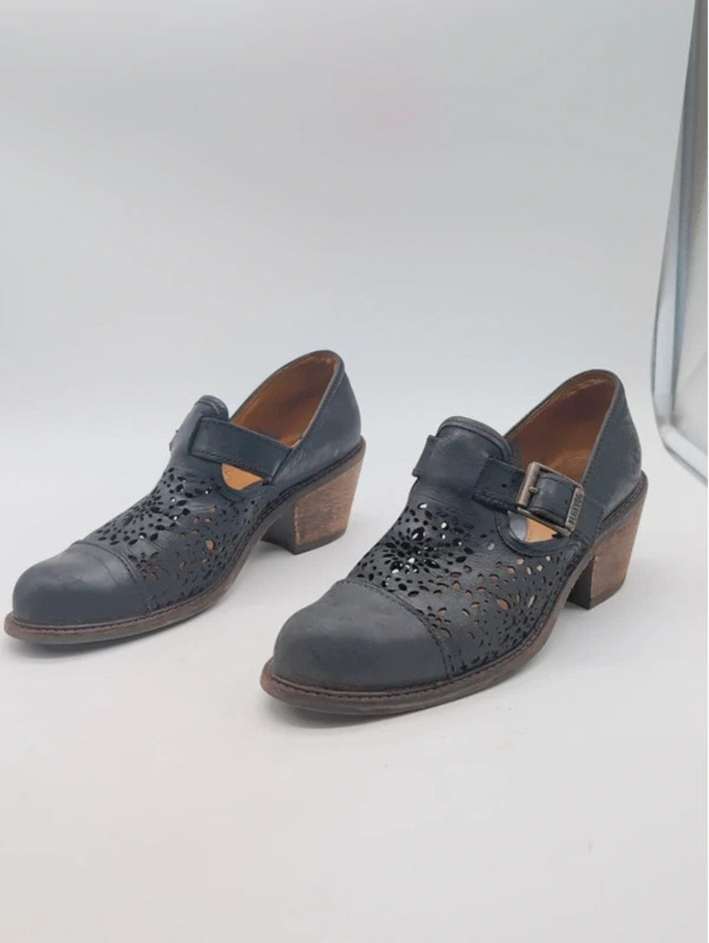 John Fluevog Black Leather Gracias Cutout Buckle Heels Sz 9